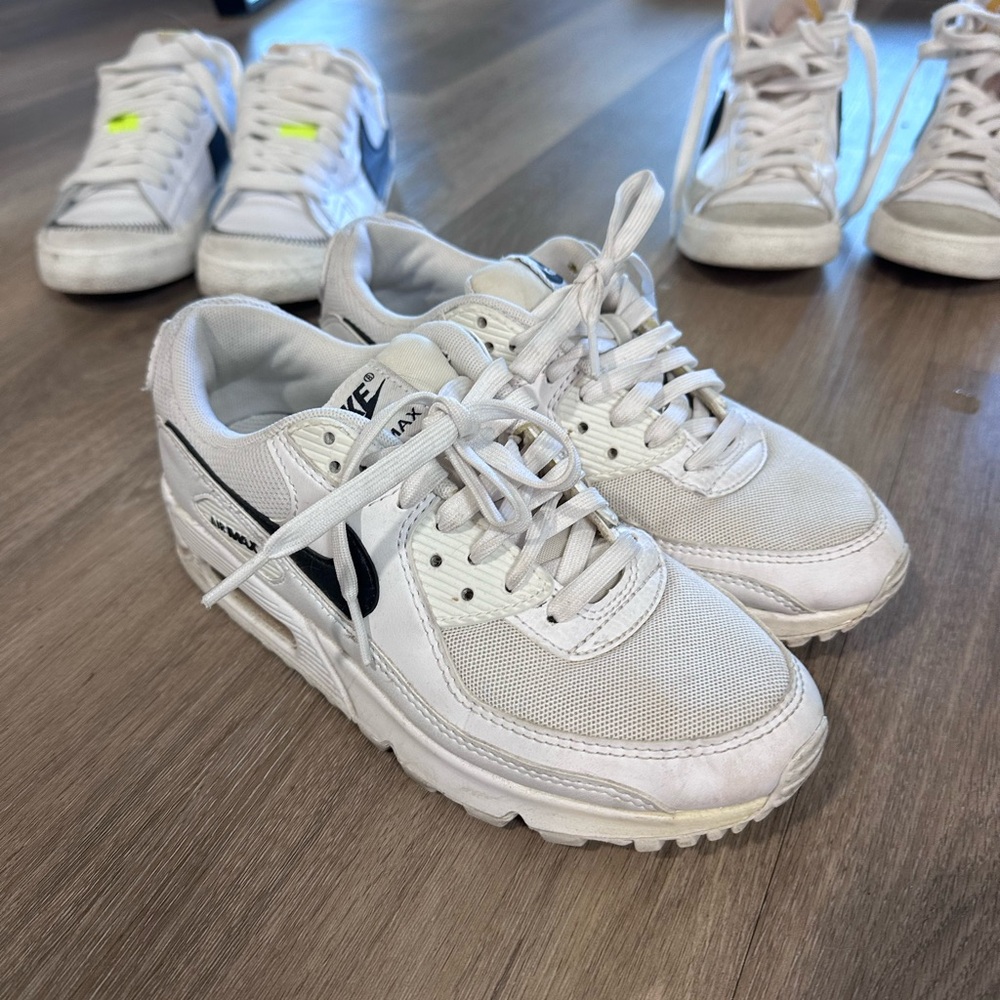 Nike White and Black Low-Top Sneakers